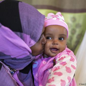 A mother and daughter in Somalia. © Save The Children.