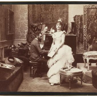 Conde de Chaumont-Quitry, Aline Masson y Raimundo de Madrazo en su estudio, 1875-1885. Albúmina. ©Archivo Fotográfico. Museo Nacional del Prado.