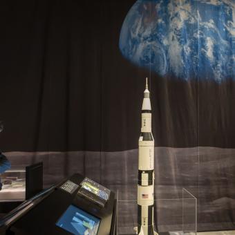 Exposición Apollo 11. La llegada del hombre a la Luna en CaixaForum València.