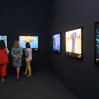 Imagen de la sala de Colores del mundo en CaixaForum Zaragoza.