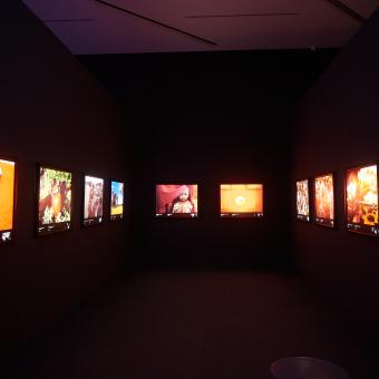 Imagen de la sala de Colores del mundo en CaixaForum Zaragoza.