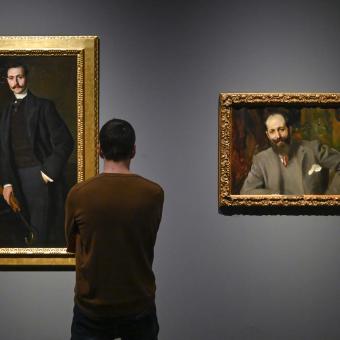 La exposición ahonda en la transformación de la imagen pública de las personas durante el siglo XIX.