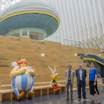 De izquierda a derecha: el director de CaixaForum València, Álvaro Borrás; el galerista, coleccionista y comisario de la exposición, Bernard Mahé, i la directora del Área de Exposiciones y Colección de la Fundación ”la Caixa”, Isabel Salgado, han presentado  Cómic. Sueños e historia.