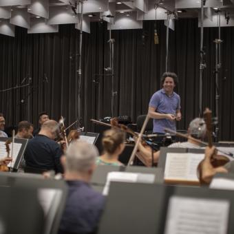 Ensayos de Symphony en el Gran Teatro del Liceo de Barcelona con el director de orquesta Gustavo Dudamel.