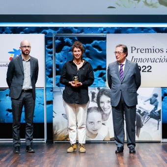 D’esquerra a dreta: el secretari d’Estat de Drets Socials, Nacho Álvarez; Gloria Falomir, d’Interpreta Natura, i el director general de la Fundació ”la Caixa”, Antoni Vila Bertrán.