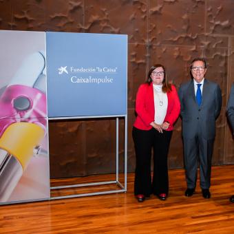 D’esquerra a dreta: Teresa Riesgo, Secretària d’Estat d’Innovació; Antoni Vila Bertrán, director general de la Fundació ”la Caixa”, i Ignasi López, director de l’Àrea de Relacions amb Institucions de Recerca i Salut de la Fundació ”la Caixa”.