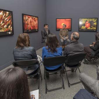 El cap d’Exposicions de Ciència de la Fundació ”la Caixa”, Javier Hidalgo, i el director de CaixaForum València, Álvaro Borrás, durant la presentació de l’exposició.