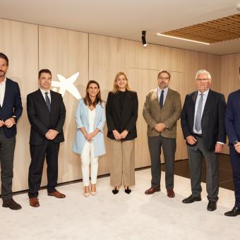 El acto ha contado con la participación de S.A.R. la Infanta Doña Cristina, representantes de CaixaBank, de Gavi, de ISGlobal y empresarios de Navarra.