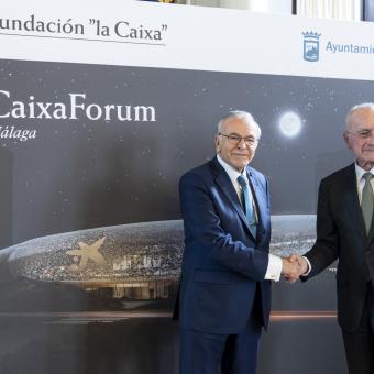 El presidente de la Fundación ”la Caixa”, Isidro Fainé, y el alcalde de Málaga, Francisco de la Torre, han presentado el proyecto arquitectónico ganador del concurso para construir el nuevo CaixaForum Málaga.