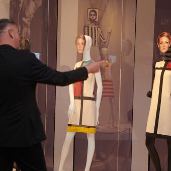 Jean Paul Gaultier plasma su mirada sobre el cine y la moda en CaixaForum Zaragoza.
