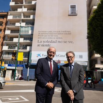 El alcalde de Málaga, Francisco de la Torre, y el subdirector general de la Fundación ”la Caixa”, Marc Simón, han redoblado su compromiso con las personas mayores en Málaga
