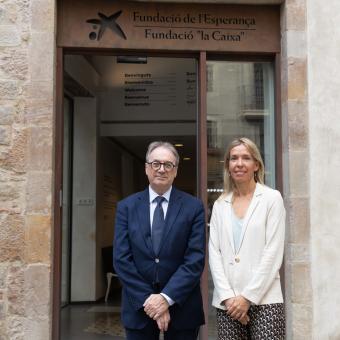 Marc Simón, subdirector general de la Fundació ”la Caixa”, i Núria Danés, directora de la Fundació de l’Esperança, han presentat el balanç dels primers 10 anys de trajectòria de la Fundació de l’Esperança.