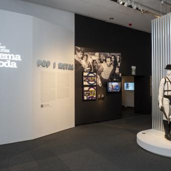 La exposición Cine y moda. Por Jean Paul Gaultier en CaixaForum Palma.