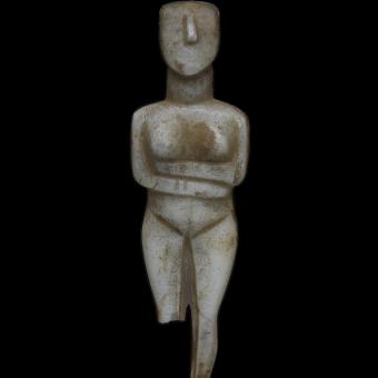 Cycladic figure, About 2400–2500 BC, Marble, Greece. 1842,0728.616 © The Trustees of the British Museum (2023).