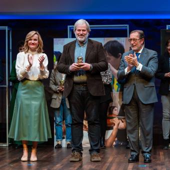 Marc Pintor, de Solidança, recoge el premio.