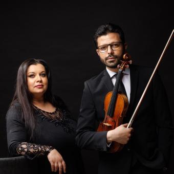 El Dúo Stoica, compuesto por los hermanos Stoica: Razvan con su violín Stradivarius y Andreea al piano.