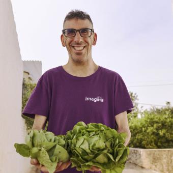 Los usuarios aprenden a a cultivar la tierra.