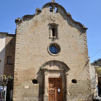 Foto frontal de l’església de Santa Maria de la Plaça de Sanaüja (Lleida)