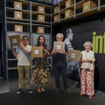 La directora de CaixaForum Barcelona, Mireia Domingo; los comisarios de la exposición, Sol Carni cero y Bernardo Sánchez Salas, y el asesor de contenidos y director de los audiovisuales de la muestra, José Luis García-Berlanga.