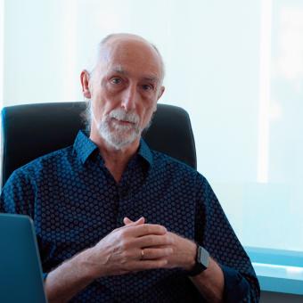 Alfonso Valencia PhD, ICREA professor and director of the Life Sciences Department at the Barcelona Supercomputing Center (BSC-CNS), is one of the leading figures in the field of bioinformatics and the application of artificial intelligence.