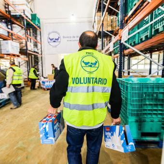 Voluntarios de la campaña 'Ningún hogar sin alimentos' de la Fundación "la Caixa"