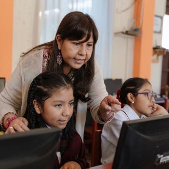 Cornejo aboga por promover la formación del talento femenino.