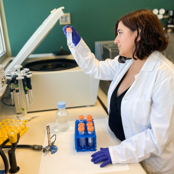 Maria Salgado, investigadora senior en IrsiCaixa y coordinadora de IciStem.