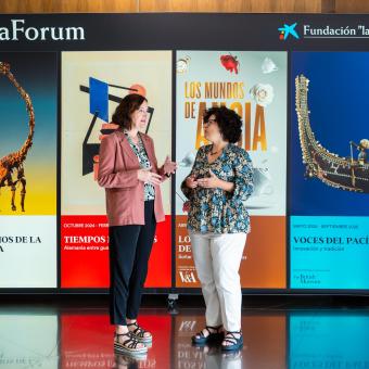 From left to right: Isabel Salgado, director of the Exhibitions, Collection and CaixaForum+ Area of ​​the ”la Caixa” Foundation; and Isabel Fuentes, director of CaixaForum Madrid.