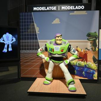 Buzz Lightyear en la exposición de La ciencia de Pixar.