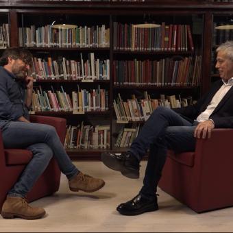 Jordi Évole i Albert Om al primer episodi de Periodistes. Converses sobre l'ofici.