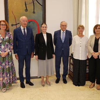 D'esquerra a dreta, Marta Llompart, delegada de la Fundació "la Caixa” a Mallorca i Menora; José Francisco Conrado, president del Consell Assessor de les Balears de CaixaBank; Margalida Prohens, presidenta del Govern de les Illes Balears; Isidre Fainé, president de la Fundació ”la Caixa”; Cristina Antich; delegada de la Fundació ”la Caixa” a Mallorca, Eivissa i Formentera; i Antònia Maria Estarellas, consellera de Presidència i Administracions Públiques.