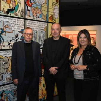 D'esquerra a dreta: Bernard Mahé, galerista, col·leccionista i comissari de l’exposició, Vicent Sanchis, expert en còmic i assessor de la mostra i Glòria Olivé, directora de CaixaForum Tarragona.