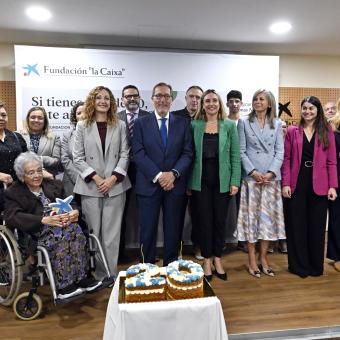 Foto de familia durante el acto de celebración del vigésimo aniversario del Espacio Fundación "la Caixa" Murcia.