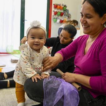 Los Espacios Familiares 0-3 de CaixaProinfancia atienden ya a 1.500 familias.