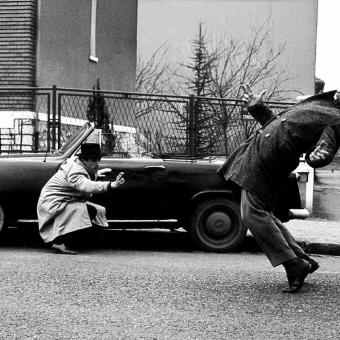 Una imagen de Banda aparte (1964), considerada una de las películas más emblemáticas de la filmografía de Godard.