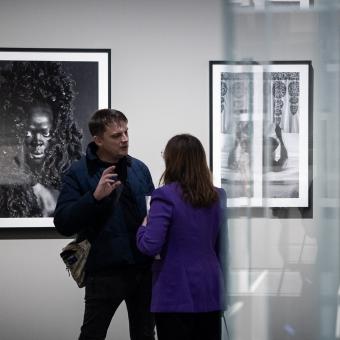 Visitantes en la exposición «Veneradas y temidas. El poder femenino en el arte y las creencias».