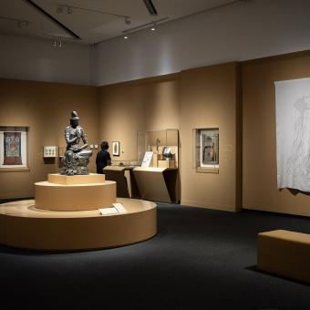 Una de las salas de «Veneradas y temidas. El poder femenino en el arte y las creencias» en CaixaForum Zaragoza.