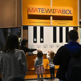 Visitors at the exhibition «Matemifasol».