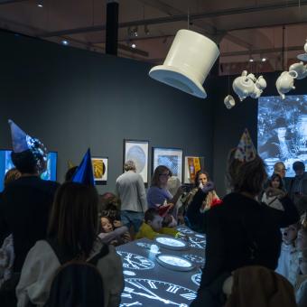 Visitors enjoying a dynamic visit to the exhibition «The Worlds of Alice. Dreaming of Wonderland».