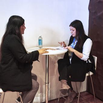 Una de las entrevistas durante el speed dating organizado por Incorpora.