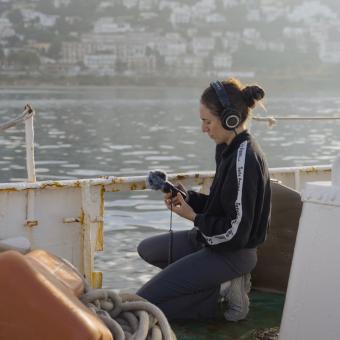 Clara utilizó microfonía subacuática para capturar la sonoridad de un equipo de arqueólogos en el cabo de Creus.