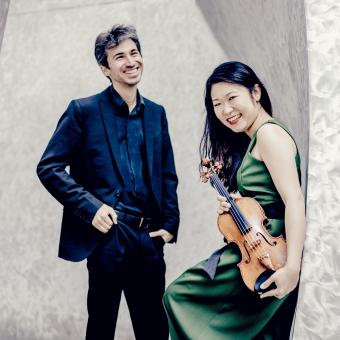 Los solistas Tianwa Yang, con el violín, y Martin Klett, con el piano.