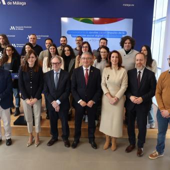 Foto institucional durante el acto de renovación del compromiso social entre la Diputación de Málaga y la Fundación ”la Caixa”.