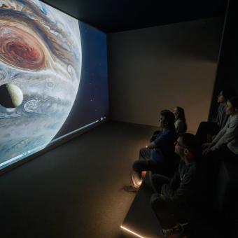 El epílogo de la exposición es un vídeo de gran formato con imágenes de la NASA y la ESA en sus diferentes misiones.