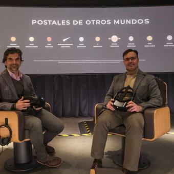 El director de CaixaForum Sevilla, Moisés Roiz, y el responsable de Exposiciones de Ciencia de la Fundación "la Caixa", Javier Hidalgo.