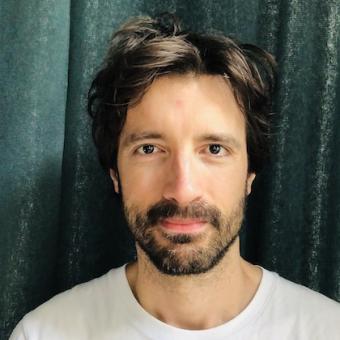 Lluís de Nadal Alsina, es profesor en el Departamento de Sociología de la Universidad de Glasgow y miembro fundador de la Red Interdisciplinar de Estudios sobre la Integridad de la Información. 