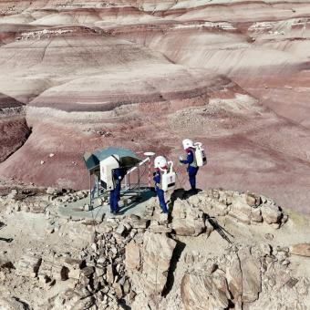 Algunas de las tripulantes en una de las salidas extravehiculares.