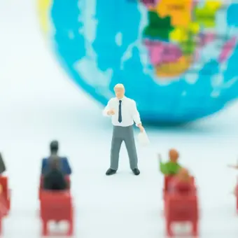 La conferència abordarà temes com ara la reforma de l'arquitectura financera internacional, l'establiment de xarxes de seguretat financera i la regulació dels mercats financers.