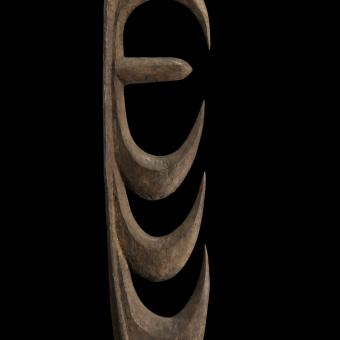 «Yipwon» (figura de espíritu) del río Sepik, Papúa Nueva Guinea. 1900-1950. Madera.