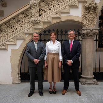 De izquierda a derecha: Gustavo Merino, Mònica Badía y Rodolfo Lacy durante la presentación del informe en el Palau Macaya de la Fundación "la Caixa".